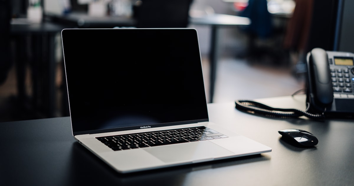 Comparaison entre chatbot et support email